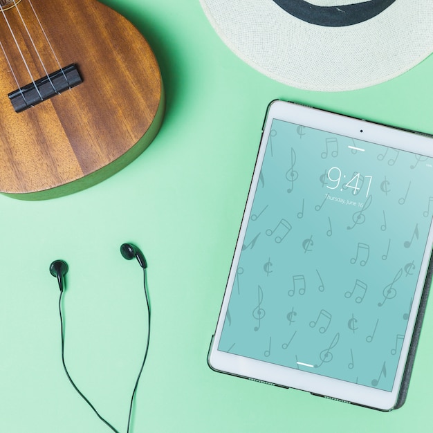 PSD maquette musicale avec écouteurs et tablette
