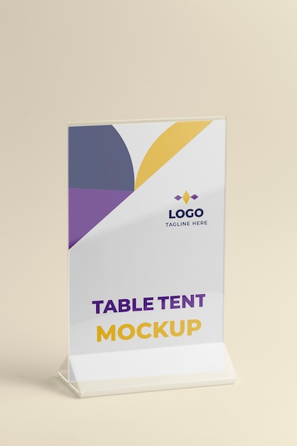 Maquette de tente de table en papier isolée