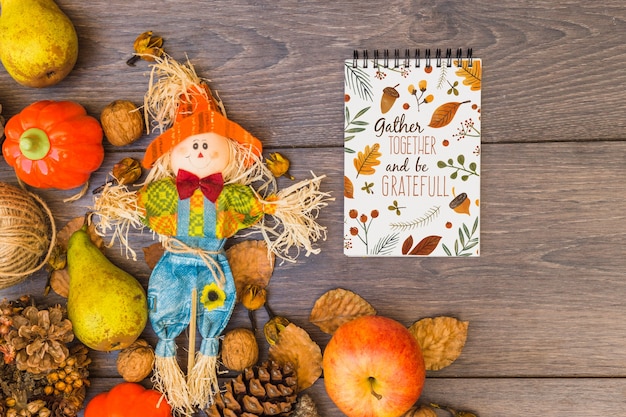 Maquette de Thanksgiving avec le bloc-notes