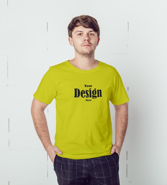 Maquette de tshirt PSD homme élégant