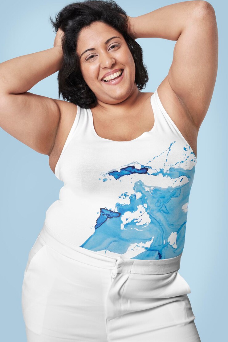 Más tamaño de moda de tanque de la parte superior de la ropa mockup psd