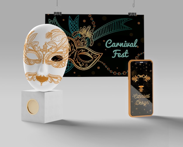 Máscara de carnaval e móveis