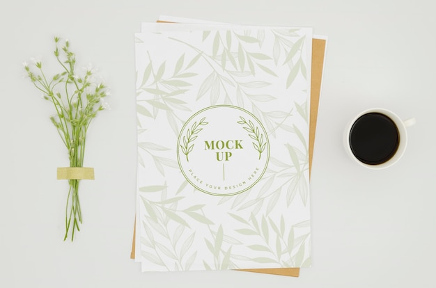 Mazzo di piccoli fiori botanico mock-up