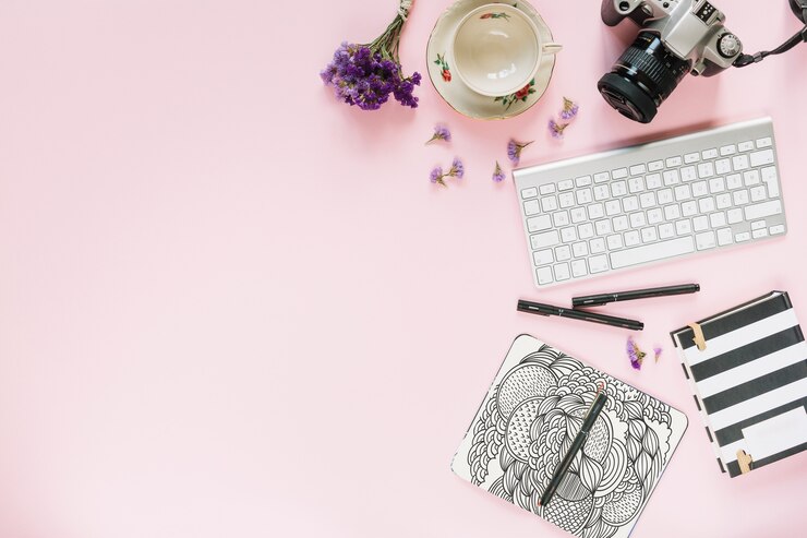 PSD médias sociaux et maquette internet avec clavier
