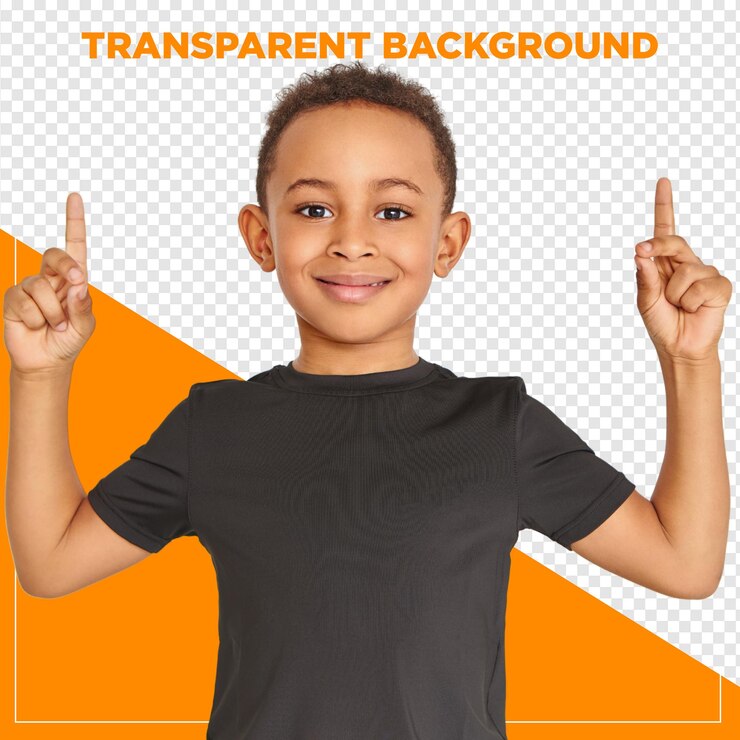 PSD menino sorrindo e apontando para cima com fundo transparente