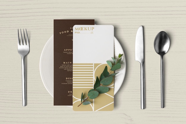 Menu mockup de papel estética pratos de mesa talheres para restaurantes psd