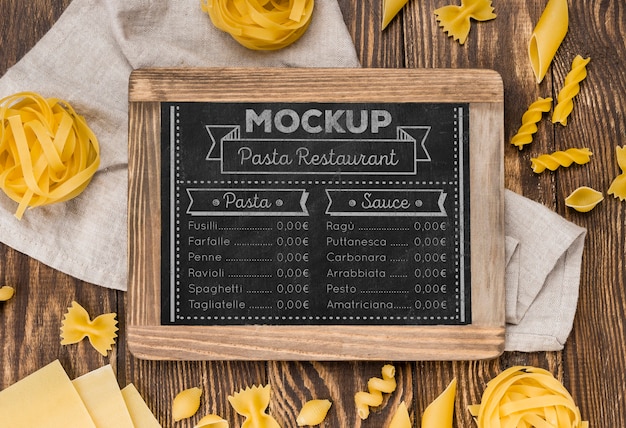 Menu vue de dessus et assortiment de pâtes
