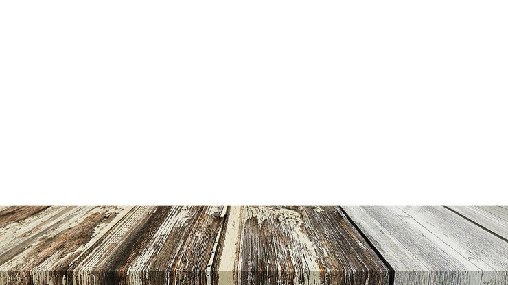 PSD mesa de madeira para exibição ou montagem de produtos com fundo branco em branco