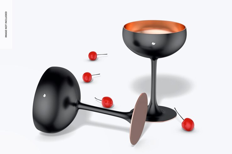 PSD metall-coupé-cocktailglas-mockup, stehend und fallen gelassen