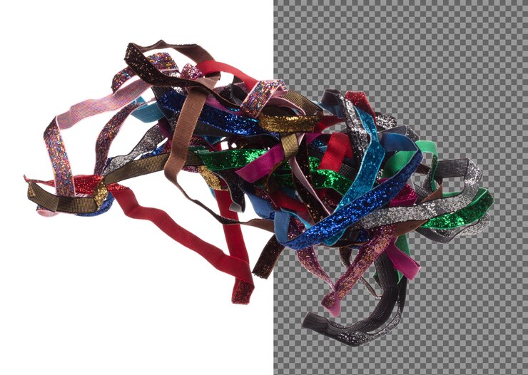 PSD mezcla la cinta de brillo colorida larga y recta vuela en el aire con el rollo curvo brillante mezcla la banda de brillo para regalos fiesta de cumpleaños para envolver decorar la curva larga y recto fondo blanco aislado