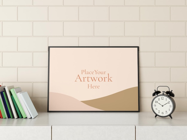 Minimalistisches horizontales schwarzes Poster oder Fotorahmenmodell auf dem Schreibtisch mit Büchern und Wecker im Zimmer