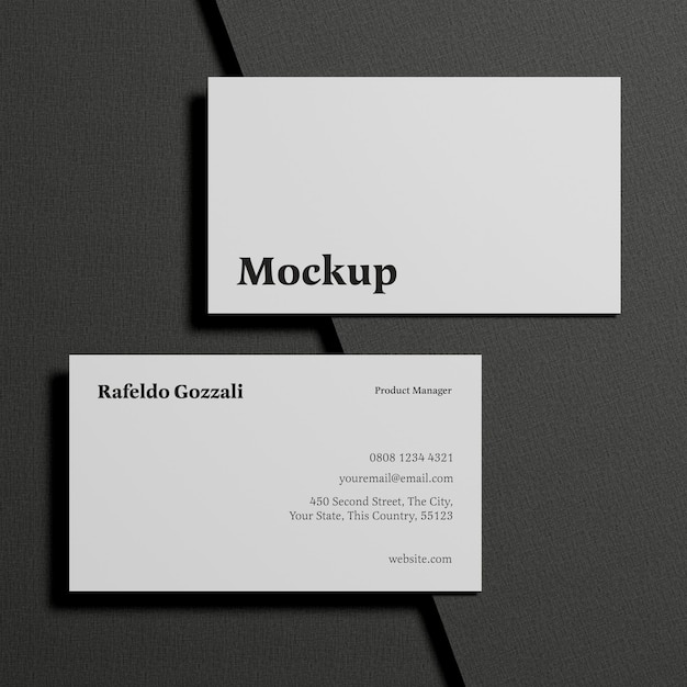 Minimalistisches Visitenkarten-Mockup mit dunklem Stoffhintergrund