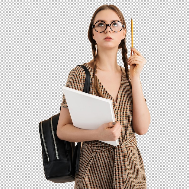 Moça com duas tranças em macacão de tweed e óculos modernos com mochila preta no ombro segurando o livro na mão e lápis perto da cabeça enquanto pensativamente olhando para cima sobre fundo bege