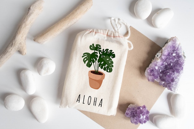 PSD mock up de bolsa de algodón con papel artesanal