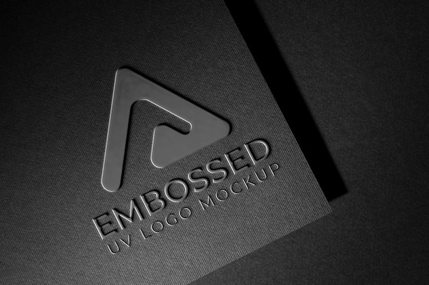 Mock-up con logo a goccia d'acqua in cartone Fark con effetto goffrato