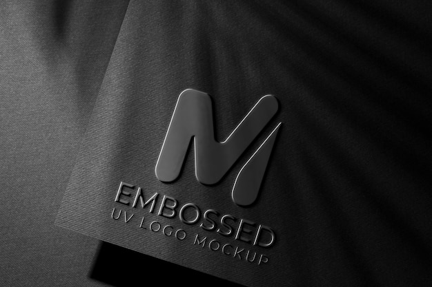 Mock-up con logo a goccia d'acqua in cartone Fark con effetto goffrato