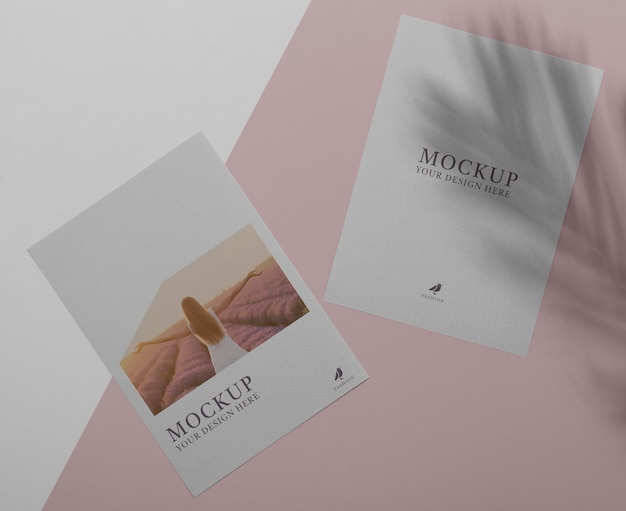 Mock up concetto di sovrapposizione ombra brochure