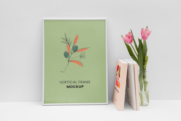 Mock-up cornice verticale con fiori di tulipano