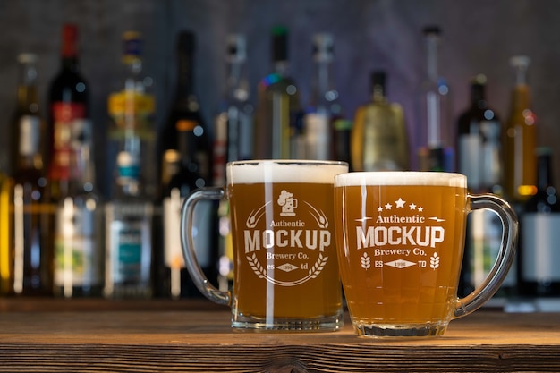 Mock-up-Design von Bierkrug aus klarem Glas