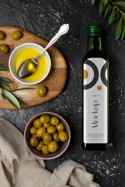 Mock-up di bottiglia di olio d'oliva in vetro