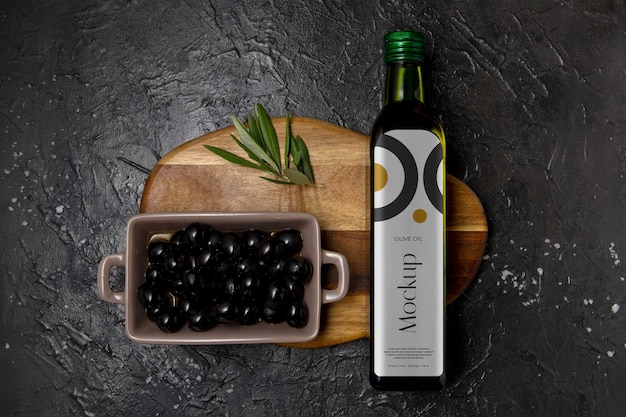 Mock-up di bottiglia di olio d'oliva in vetro
