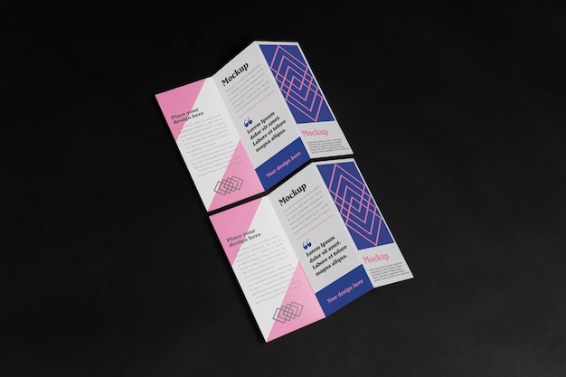 Mock-up di brochure aziendale a tre ante ad alto angolo