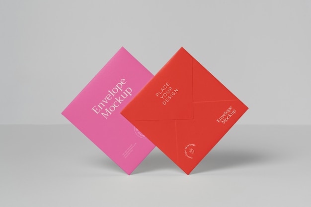 Mock-up di buste di carta quadrate