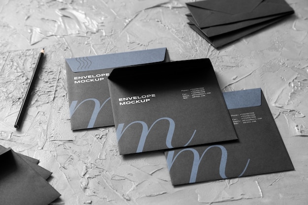 Mock-up di buste di carta scura