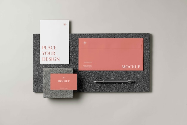Mock-up di cancelleria in carta con materiale lapideo