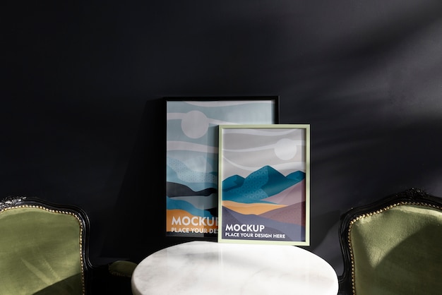 Mock-up di cornice per poster con decorazioni per interni