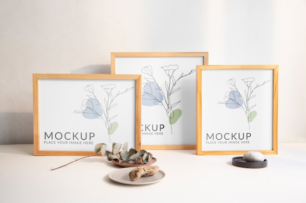 Mock-up di cornici con elementi di arredamento d'interni