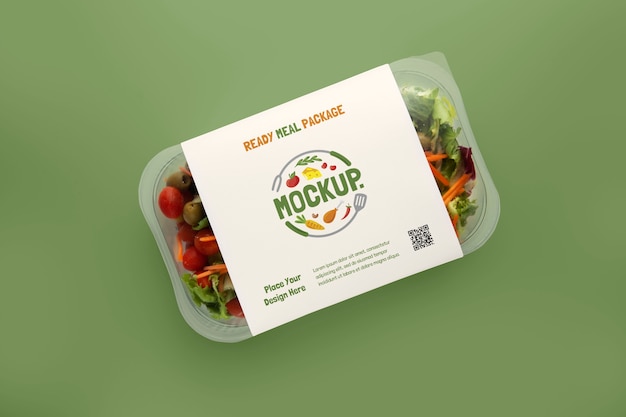 Mock-up di imballaggi in plastica per piatti pronti e cibo in movimento