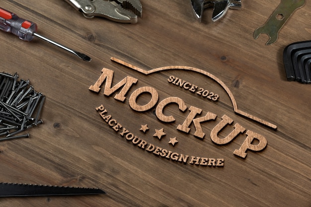 Mock-up di intaglio del legno con strumenti