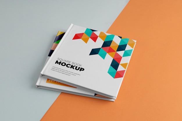 Mock-up di libro di carta quadrato con copertina rigida