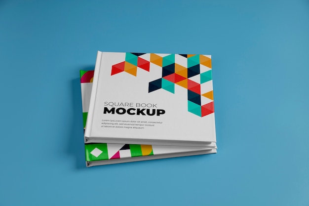 Mock-up di libro di carta quadrato con copertina rigida