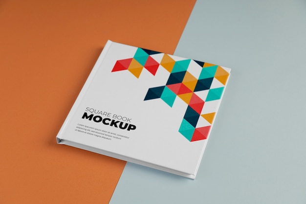 Mock-up di libro di carta quadrato con copertina rigida