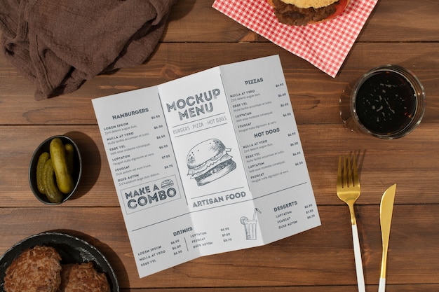 Mock-up di menu hamburger con cibo gustoso