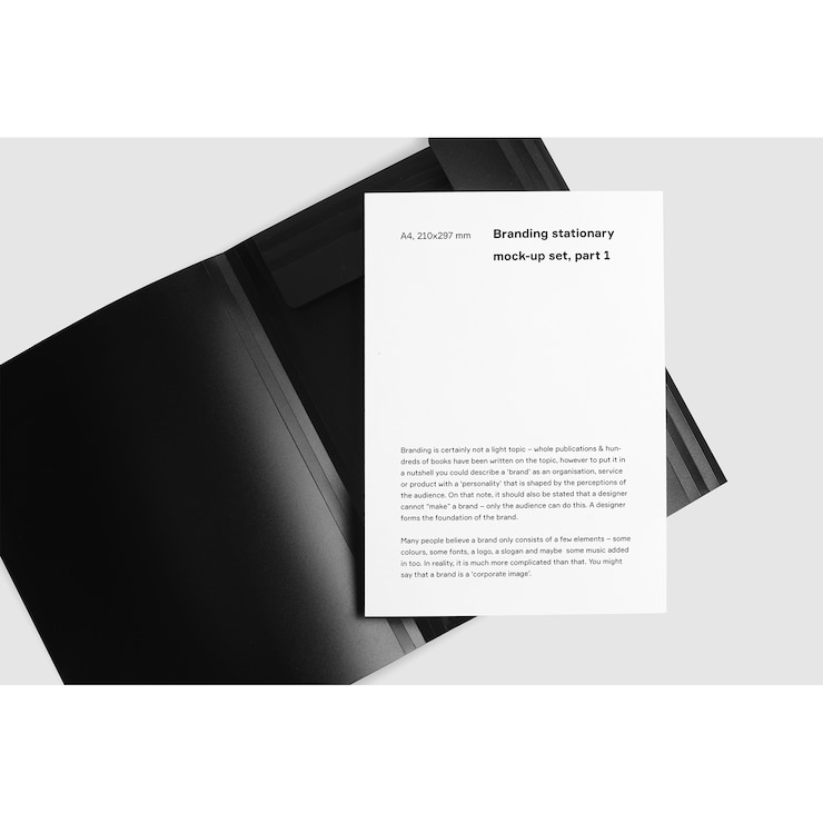 PSD mock up de folleto dentro de caperta negra