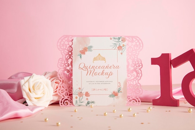 PSD la mock-up de l'invitation à la quinceanera