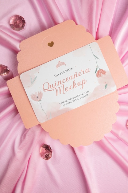 PSD la mock-up de l'invitation à la quinceanera