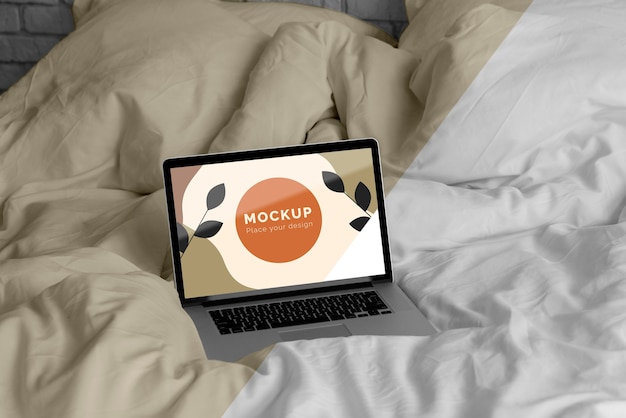 Mock up Laptop im Schlafzimmer
