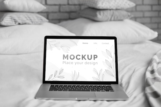 Mock up Laptop im Schlafzimmer