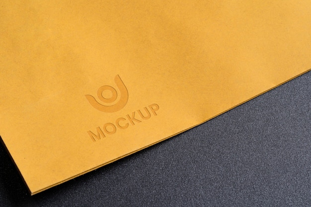 Mock-up Logo Design Geschäft auf Umschlägen