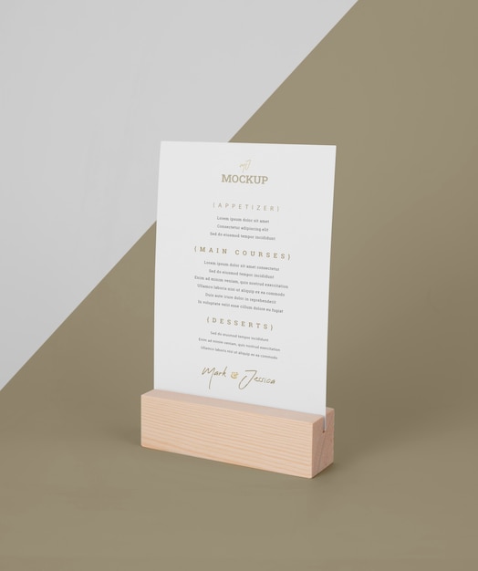 Mock-up menu con supporto in legno