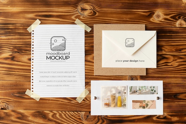 Mock-up Moodboard con fondo in legno