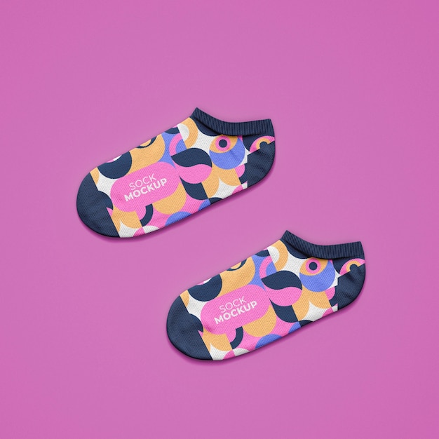 Mock-up per calzini con motivo astratto