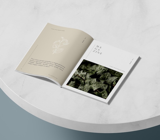Mock-up rivista editoriale natura ad alta vista
