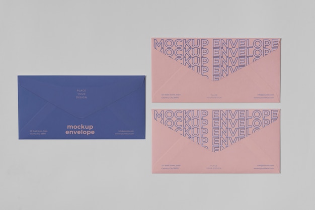 Mock-up von drei C5-Papierumschlägen