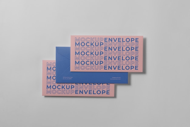 Mock-up von drei C5-Papierumschlägen