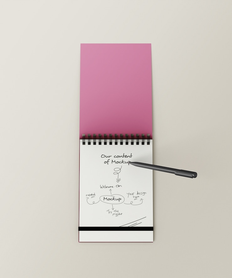 PSD mockup de bloc de notas con bolígrafo